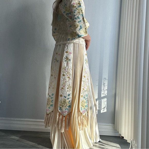 Vintage Oriental Satin Silk Embroidered Jacket +Pleated Skirt Set Gold & Pastel - Picture 10 of 11